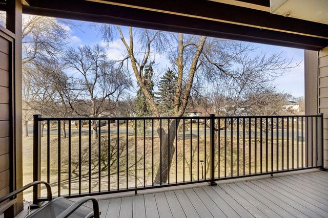 7601 W 101st Street 215, Bloomington, MN 55438