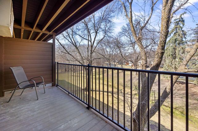 7601 W 101st Street 215, Bloomington, MN 55438