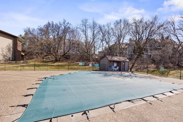 7601 W 101st Street 215, Bloomington, MN 55438