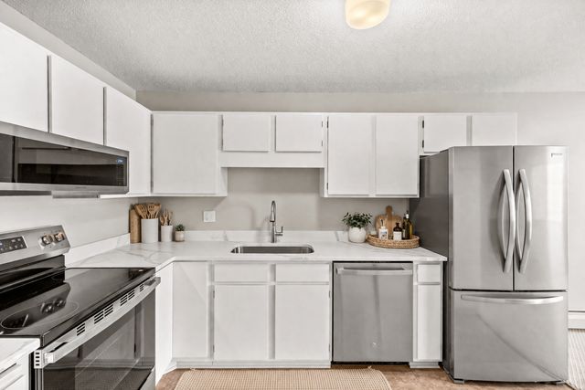 7601 W 101st Street 215, Bloomington, MN 55438