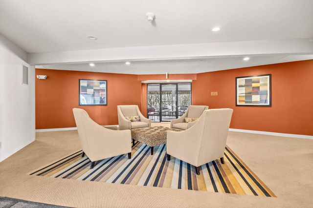 7601 W 101st Street 215, Bloomington, MN 55438