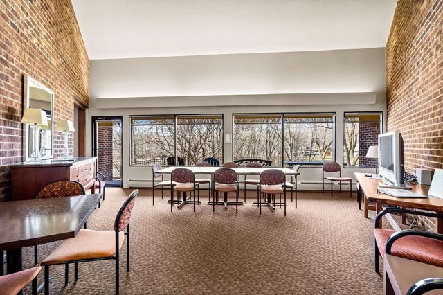 7601 W 101st Street 215, Bloomington, MN 55438