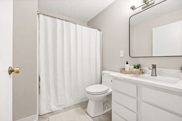 7601 W 101st Street 215, Bloomington, MN 55438