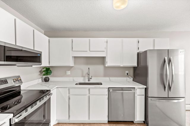 7601 W 101st Street 215, Bloomington, MN 55438