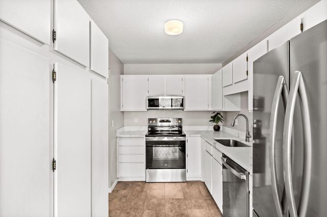 7601 W 101st Street 215, Bloomington, MN 55438