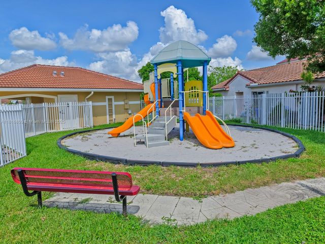 18424 NW 21st St, Pembroke Pines, FL 33029