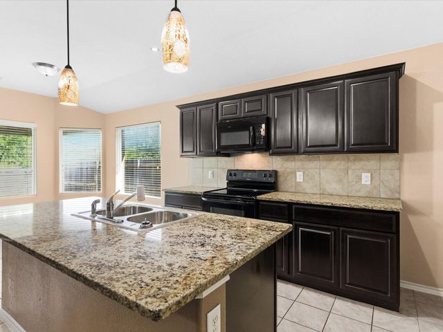 1108 Wellesbourne Lane, Fort Worth, TX 76134