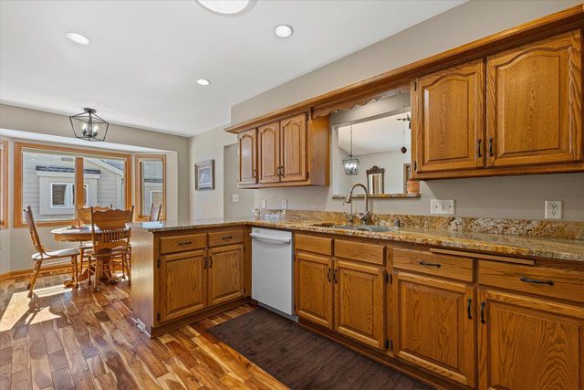 W179N9773 Riversbend CIRCLE W, Germantown, WI 53022