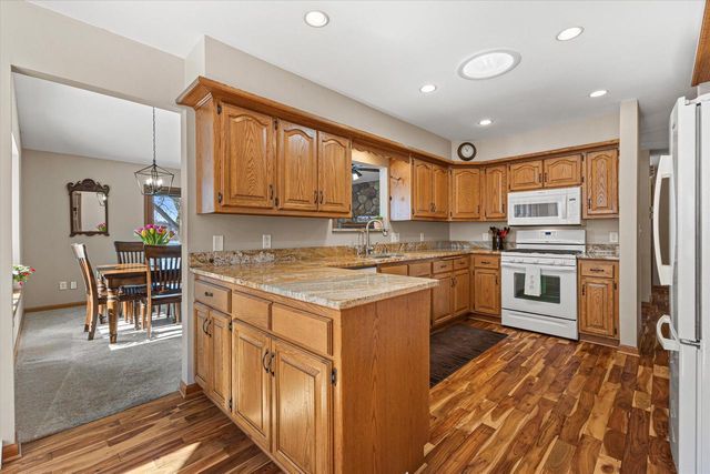 W179N9773 Riversbend CIRCLE W, Germantown, WI 53022