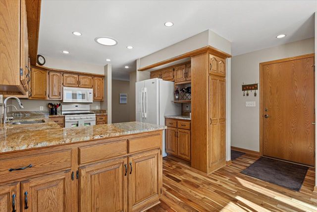 W179N9773 Riversbend CIRCLE W, Germantown, WI 53022