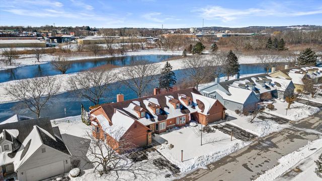 W179N9773 Riversbend CIRCLE W, Germantown, WI 53022