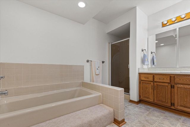 W179N9773 Riversbend CIRCLE W, Germantown, WI 53022