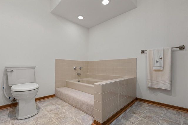 W179N9773 Riversbend CIRCLE W, Germantown, WI 53022