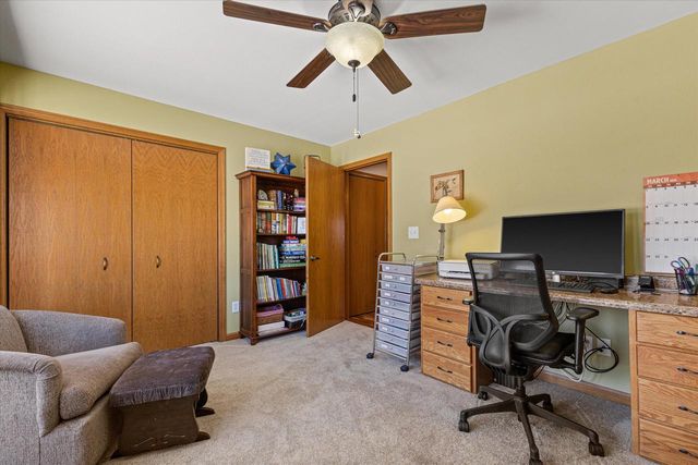 W179N9773 Riversbend CIRCLE W, Germantown, WI 53022