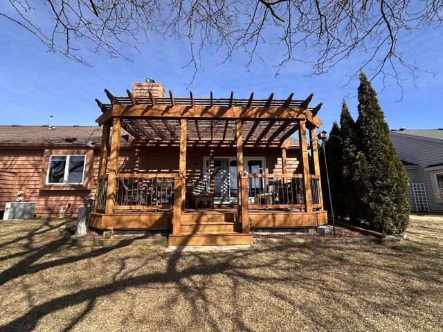 W179N9773 Riversbend CIRCLE W, Germantown, WI 53022