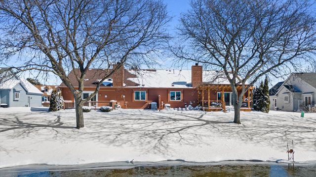 W179N9773 Riversbend CIRCLE W, Germantown, WI 53022