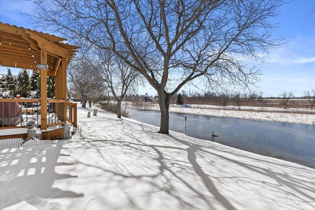 W179N9773 Riversbend CIRCLE W, Germantown, WI 53022