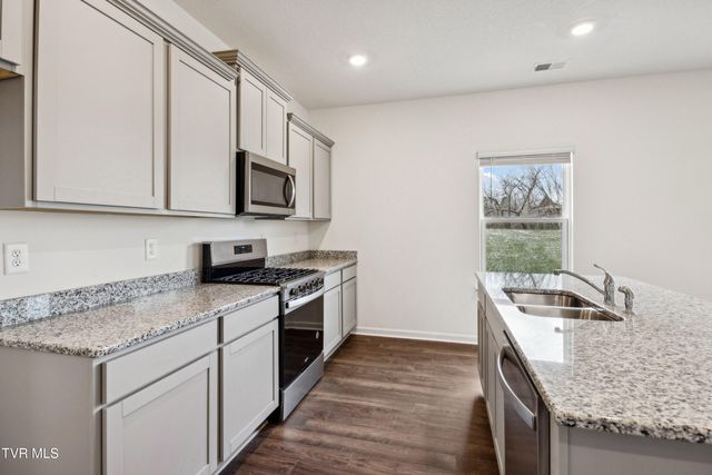 227 Artist Avenue, Johnson City, TN 37615