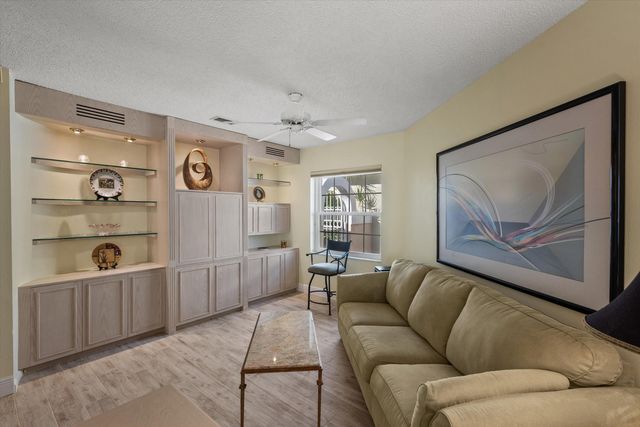 1020 Lytham Court, West Palm Beach, FL 33411