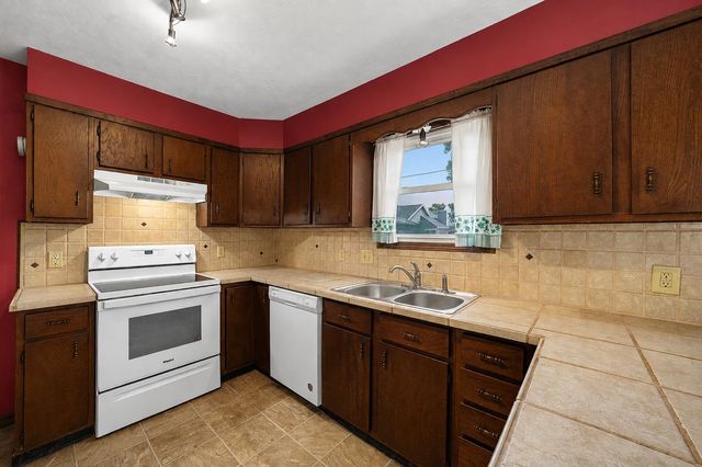 2267 S Ohio St, Salina, KS 67401
