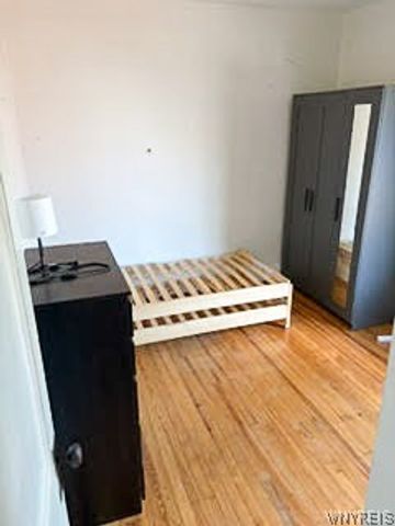 1720 Hyde Park Boulevard, Niagara Falls, NY 14305