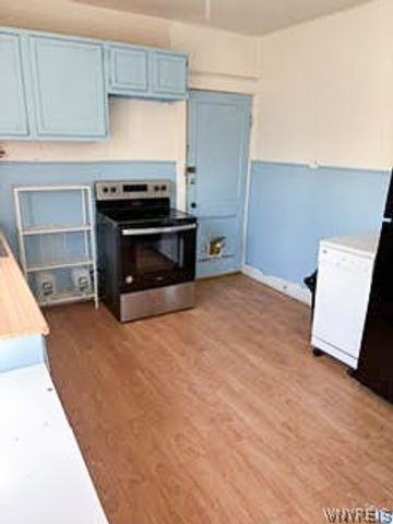 1720 Hyde Park Boulevard, Niagara Falls, NY 14305