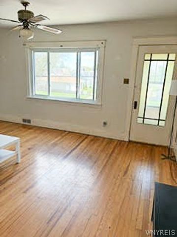 1720 Hyde Park Boulevard, Niagara Falls, NY 14305