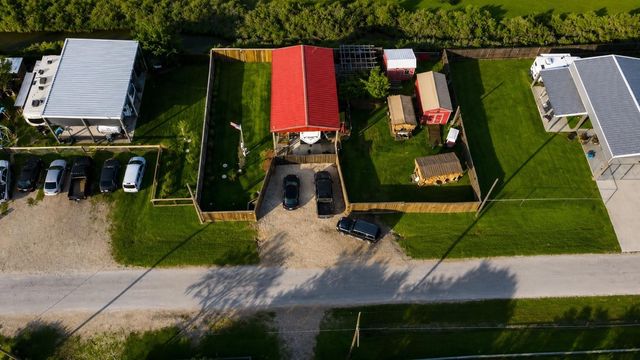 1122 N Tinkle Lane, Crystal Beach, TX 77650