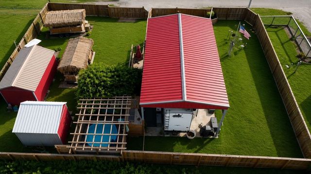 1122 N Tinkle Lane, Crystal Beach, TX 77650