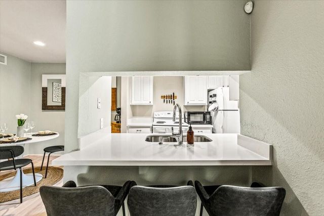 2601 S Braeswood Boulevard 1404, Houston, TX 77025