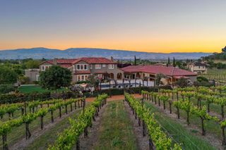 1405 Lakeview Court, San Martin, CA 95046