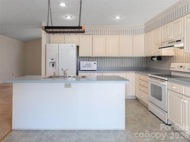 120 Burge Mountain Road, Hendersonville, NC 28792