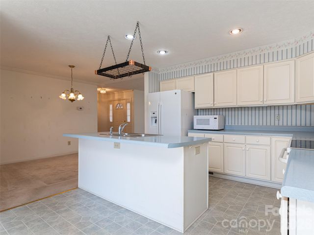 120 Burge Mountain Road, Hendersonville, NC 28792