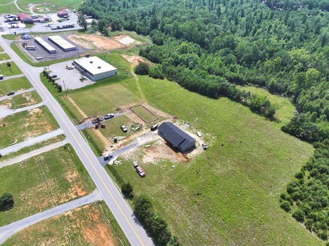 2308 Smith Mountain Lake PKWY, Huddleston, VA 24104