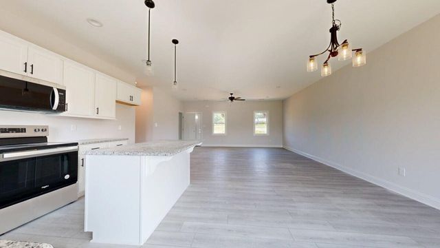 2308 Smith Mountain Lake PKWY, Huddleston, VA 24104