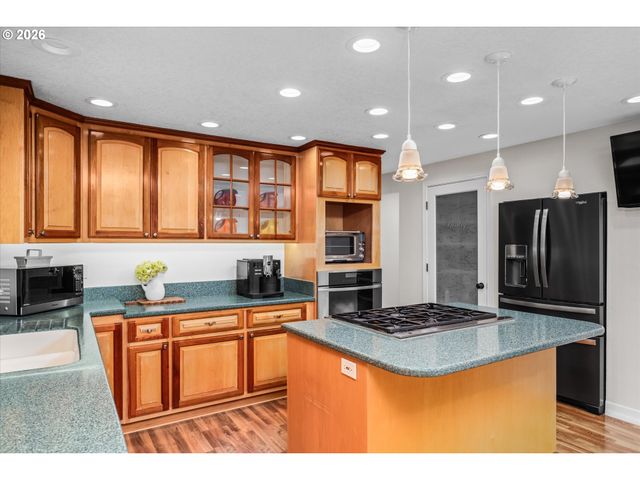 2937 STARK St, Eugene, OR 97404