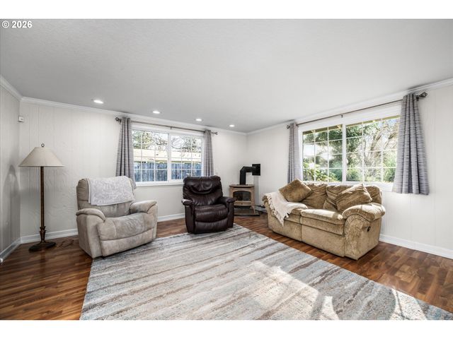 2937 STARK St, Eugene, OR 97404