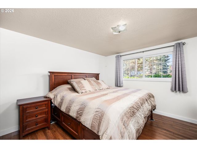 2937 STARK St, Eugene, OR 97404