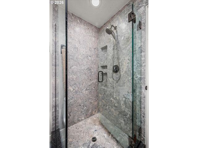 2937 STARK St, Eugene, OR 97404