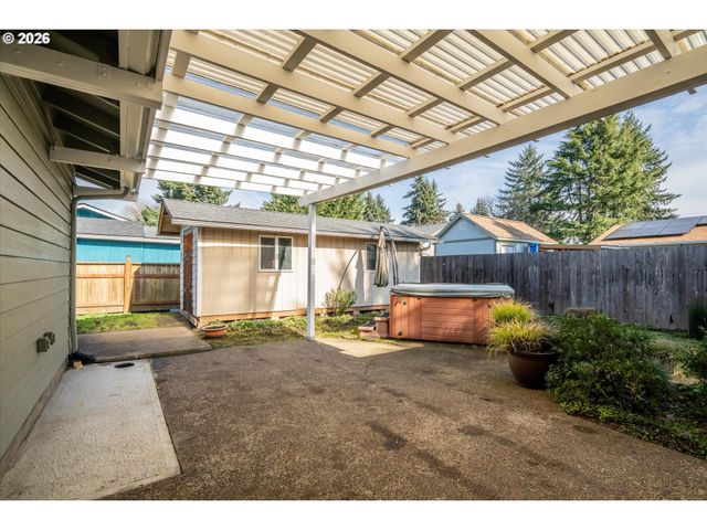 2937 STARK St, Eugene, OR 97404