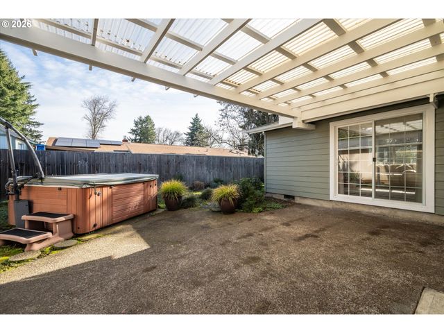 2937 STARK St, Eugene, OR 97404
