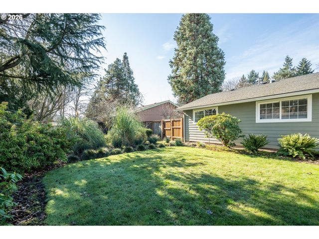 2937 STARK St, Eugene, OR 97404