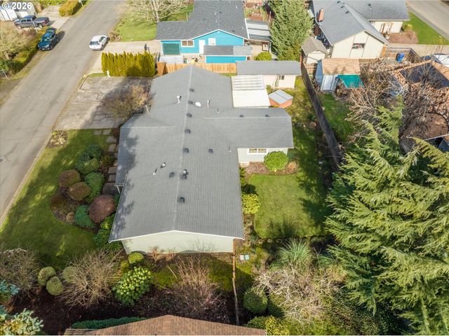 2937 STARK St, Eugene, OR 97404