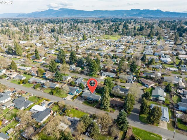 2937 STARK St, Eugene, OR 97404