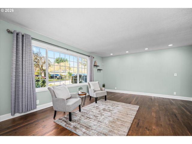 2937 STARK St, Eugene, OR 97404