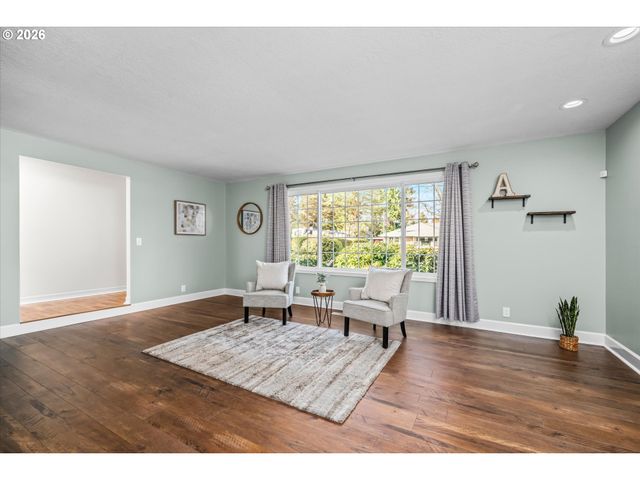 2937 STARK St, Eugene, OR 97404