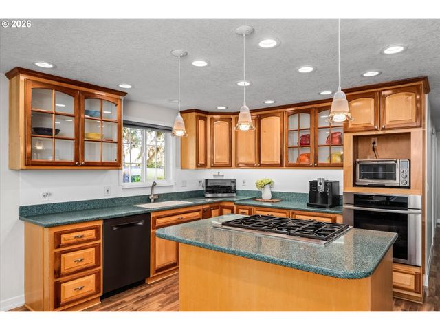 2937 STARK St, Eugene, OR 97404