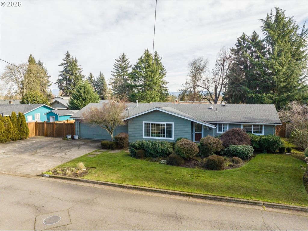 2937 STARK St, Eugene, OR 97404