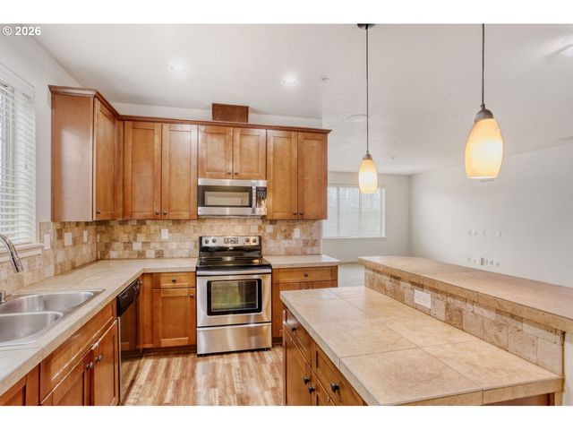 8074 Ne MIRIAM Way, Hillsboro, OR 97006