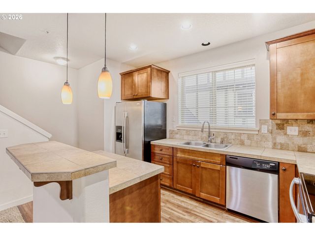 8074 Ne MIRIAM Way, Hillsboro, OR 97006